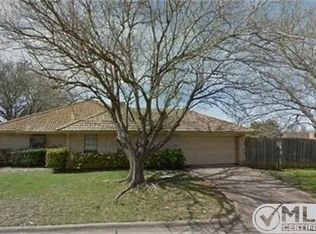 2302 Greenbriar Ct, Grand Prairie, TX 75050