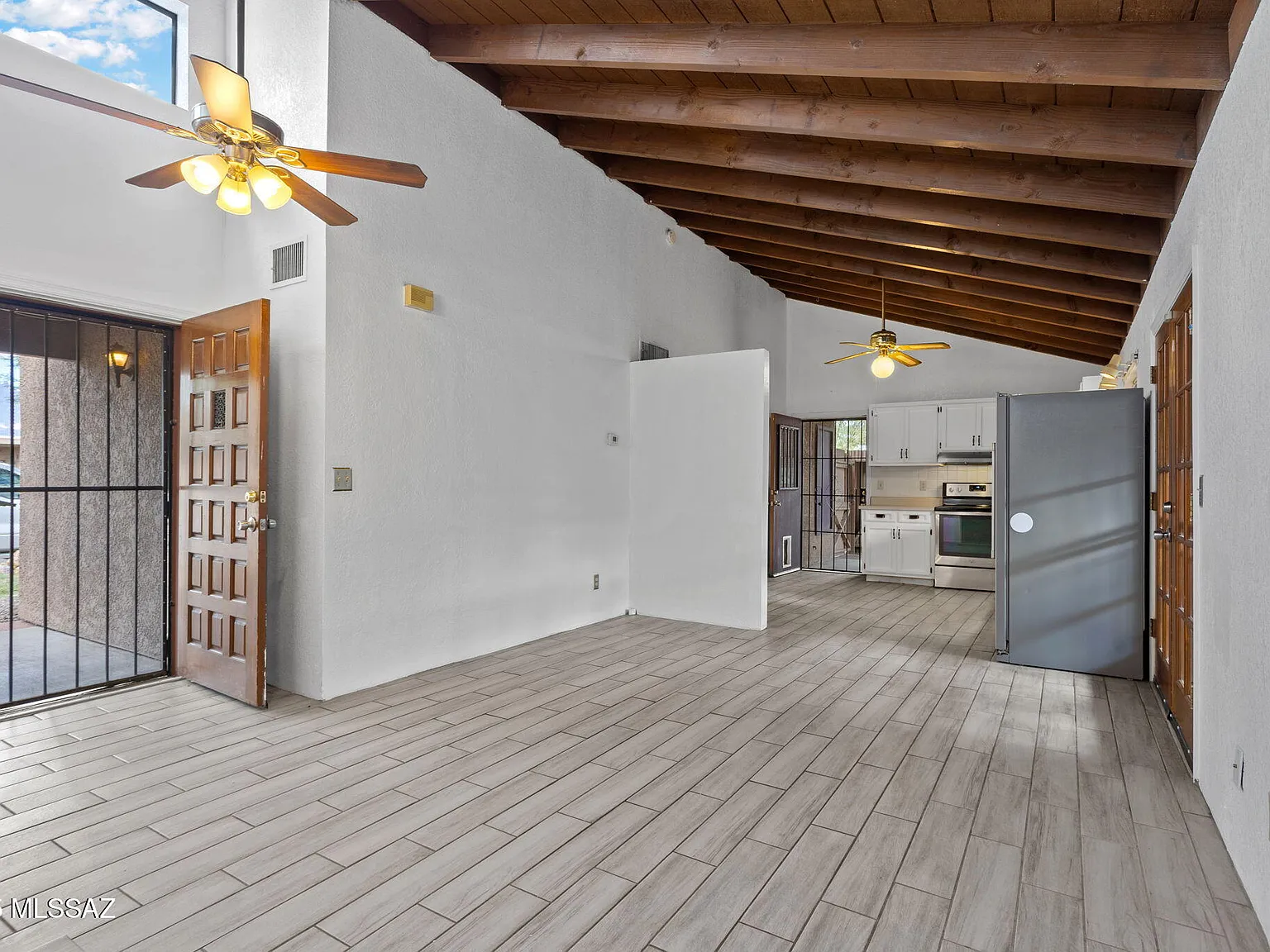 2 bed, 967 sqft, $1,375 — Photo 1
