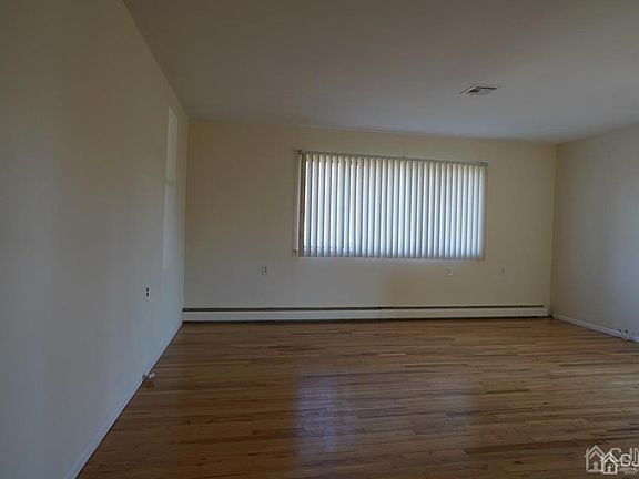 5th image of 2037 Yorktowne Blvd