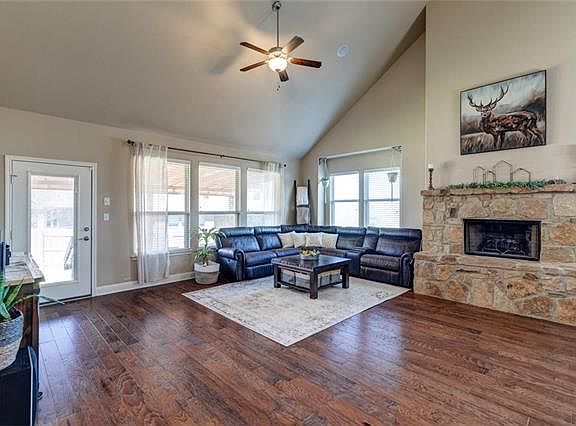 4th image of 2704 Diego Dr