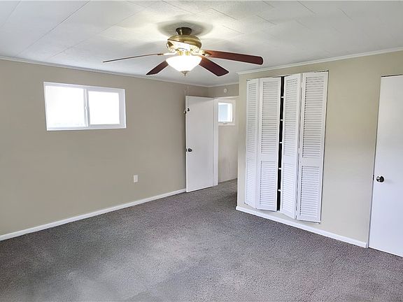4th image of 702 Neal St