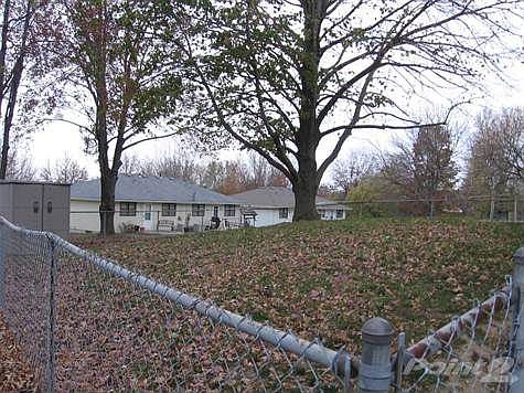 2411 fenced bk yd & storage shed