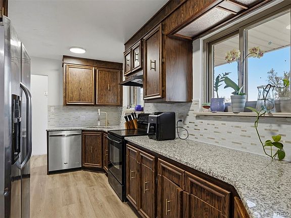 4th image of 881 Delta Street
