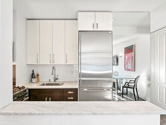 2nd image of 509 Avenue Of The Americas #12B