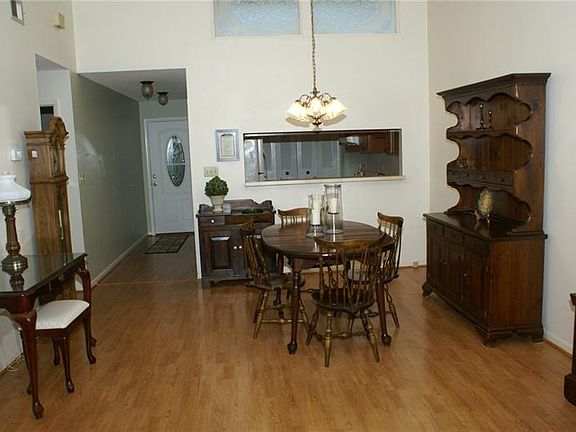 5th image of 651 Woodridge Dr