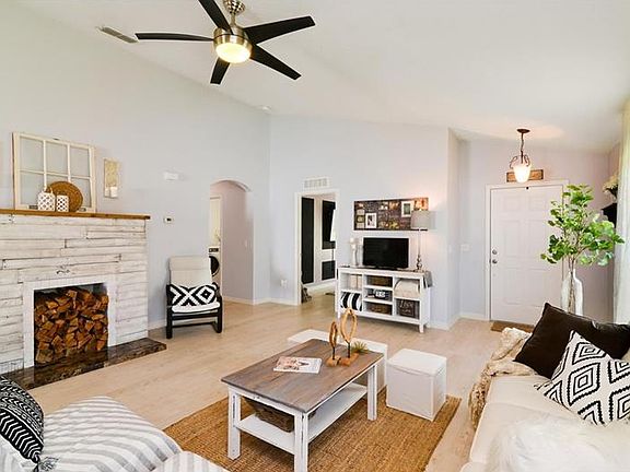 4th image of 641 Michigan Estates Cir