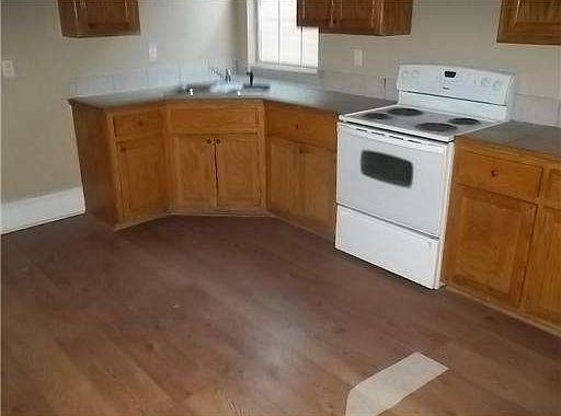 4th image of 530 Philip St