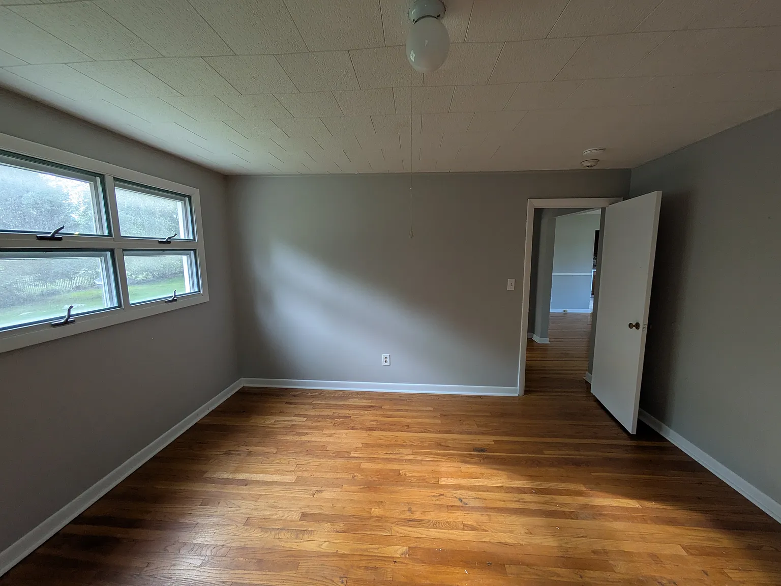 3 bed, 1.5 bath, 1924 sqft, $2,700 — Photo 4