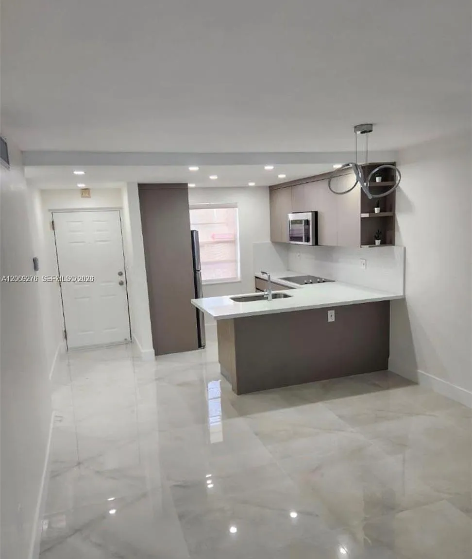 9440 Fontainebleau Blvd — Photo 1