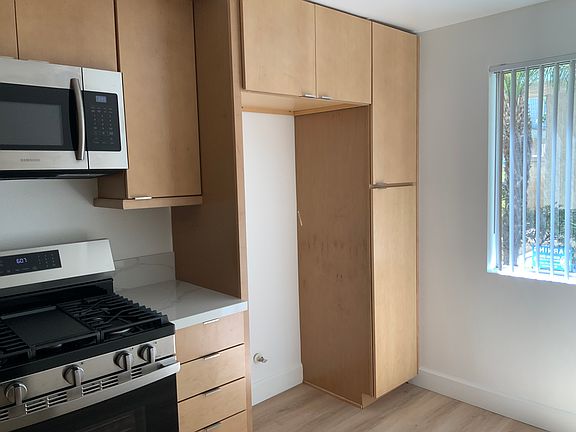 3rd image of 628 Daisy Ave
