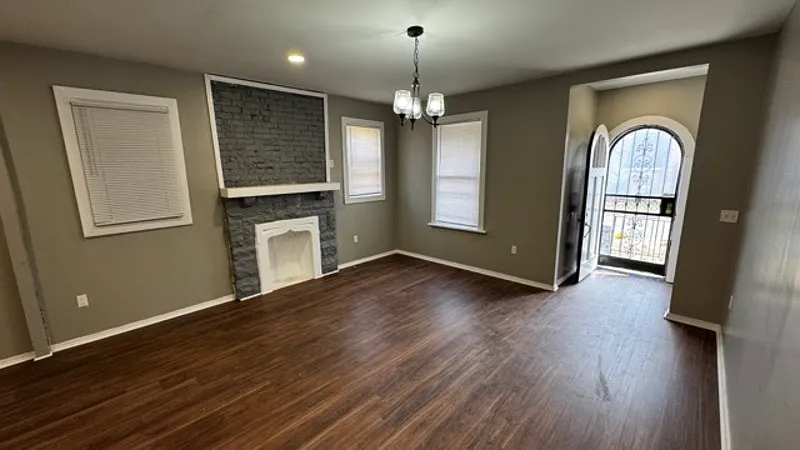 3 bed, 2.0 bath, 1600 sqft, $1,595 — Photo 2