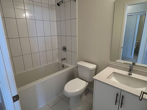 3rd image of 509 Dundas St W #216