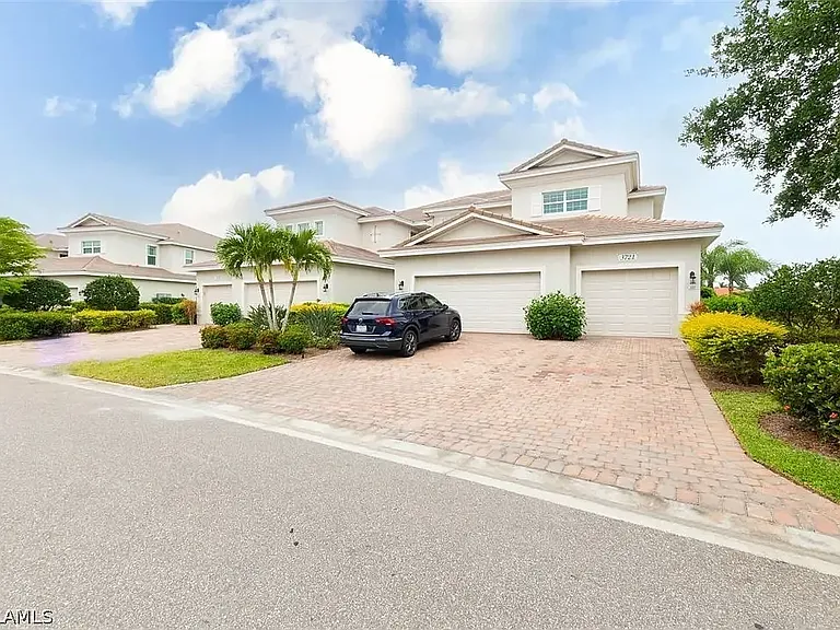 Garage and extra parking space