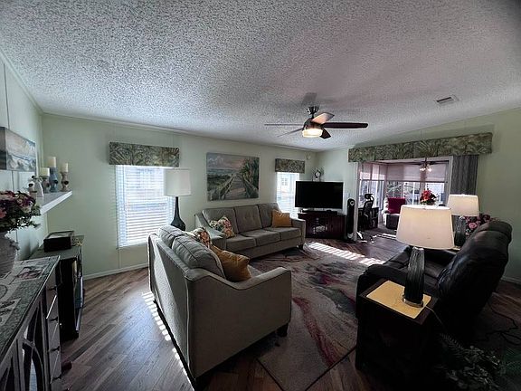 3rd image of 1010 Eagle Dr
