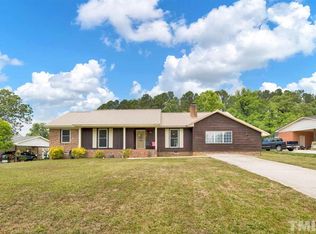 130 Marthas Ln, Spring Lake, NC 28390