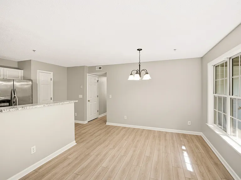 323 Ivy Glen Ct — Photo 14