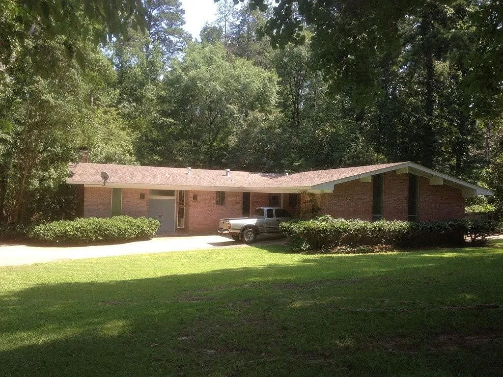 Building Photo - 404 Forest Cir