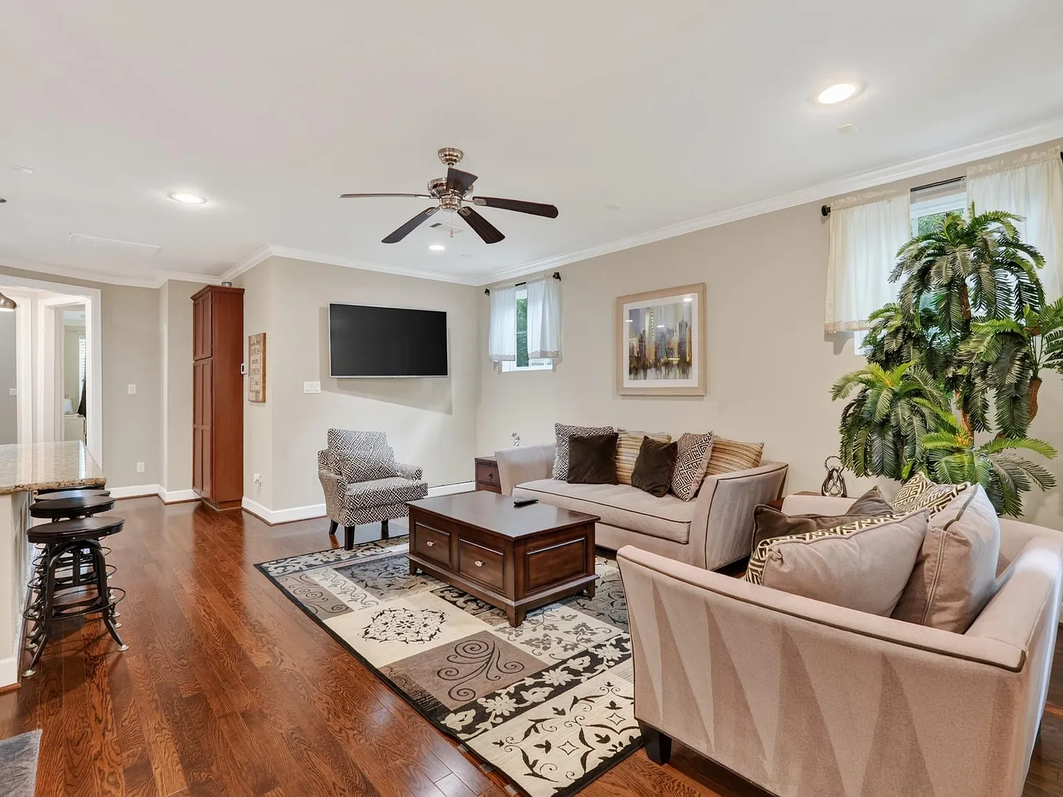 4 bed, 3.5 bath, 2416 sqft, $3,450 — Photo 4