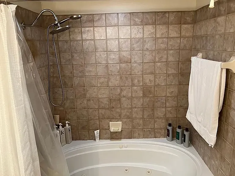 1618 Elgin St #10 — Photo 7
