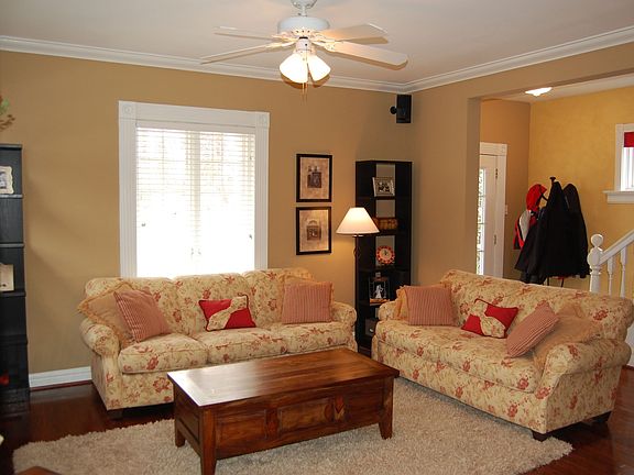2nd image of 915 Dwyer Ave