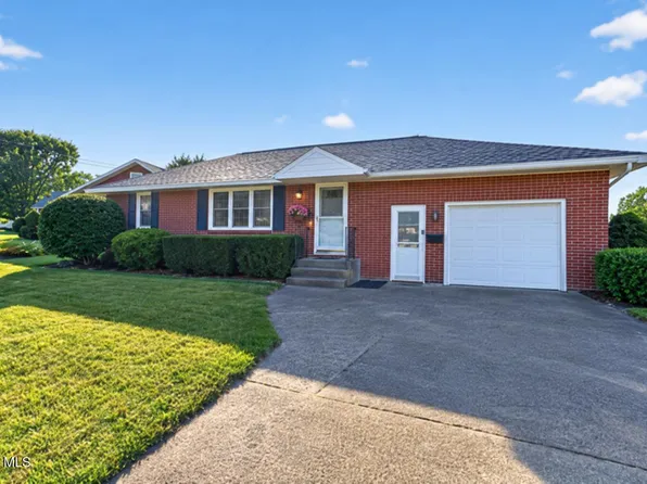 4 Iris Lane, Albany, NY 12205