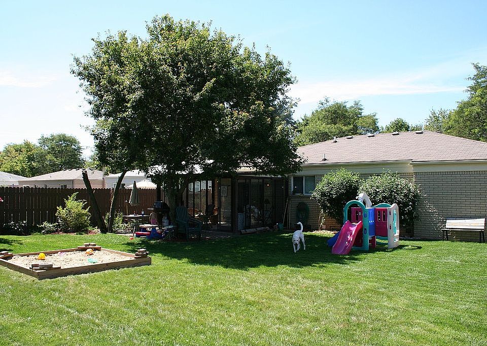 2nd image of 657 Georgetown St