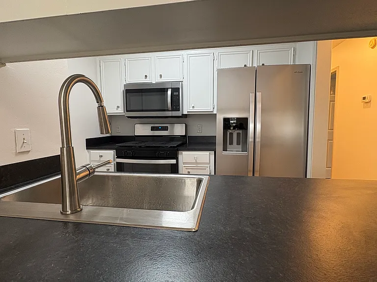 3914 Green Mountain Dr — Photo 3