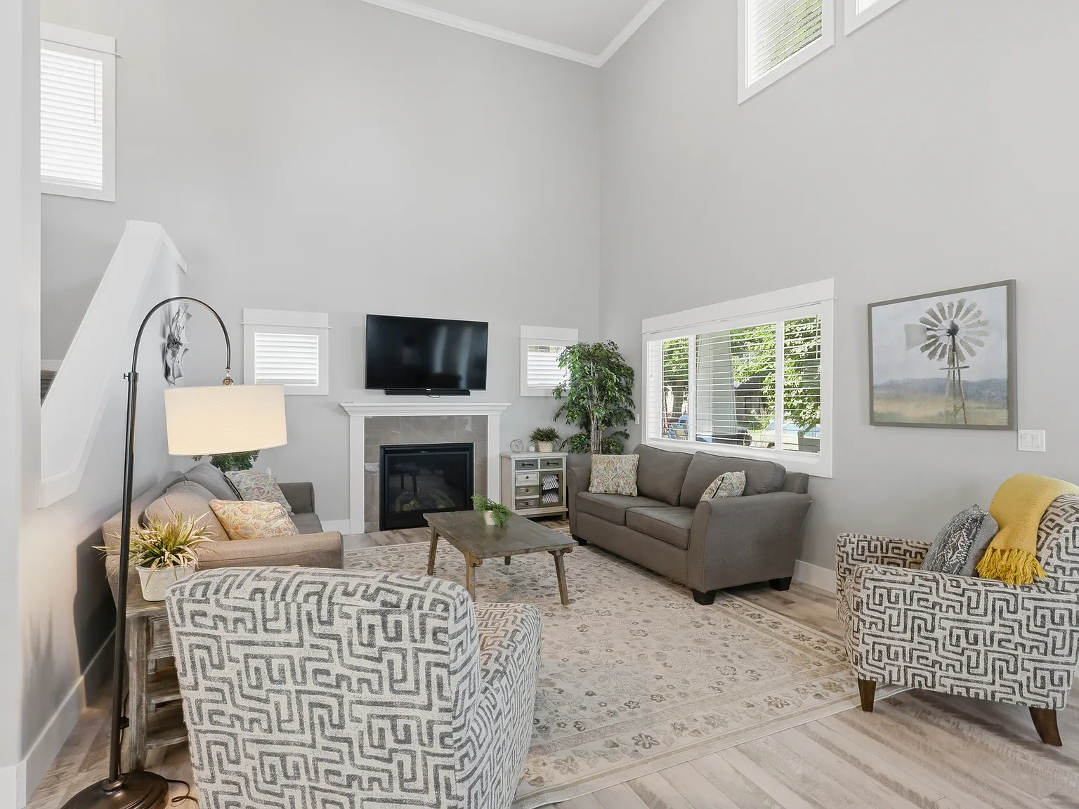 4 bed, 2.5 bath, 2419 sqft, $3,500 — Photo 4
