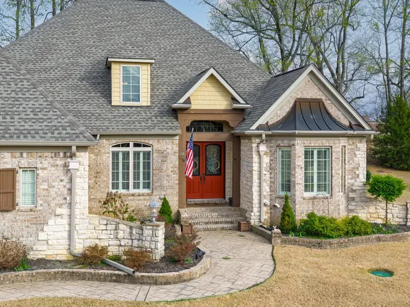 104 Lochmeade Dr, Atoka, TN 38004