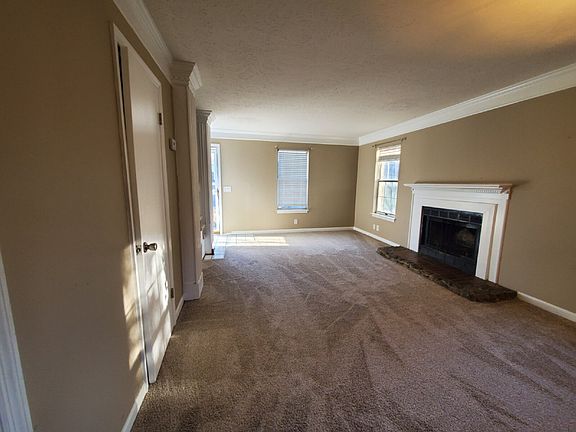 5th image of 294 Donna Dr APT A