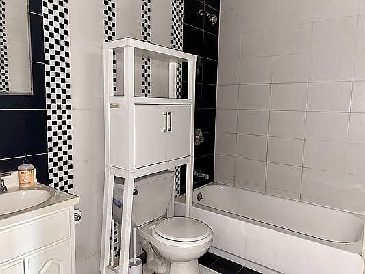 5th image of 152 Grattan St #2A