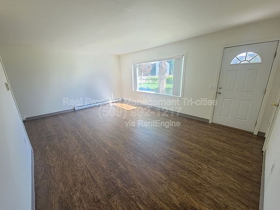 3rd image of 1418 Mahan Ave
