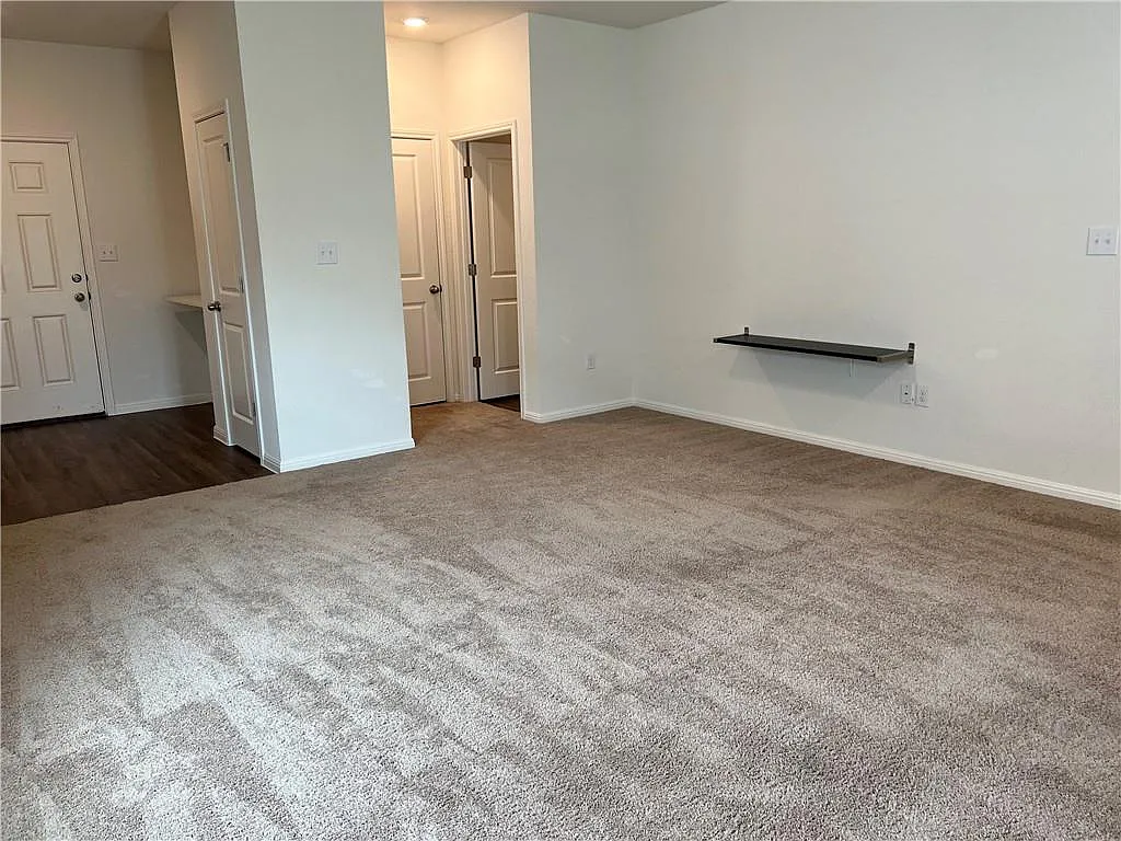 3 bed, 2.0 bath, 1410 sqft, $1,675 — Photo 4