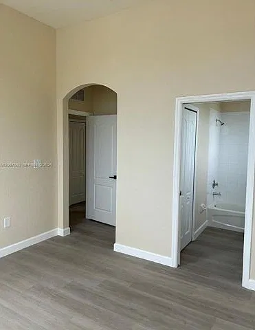 5 bed, 4.0 bath, 3636 sqft, $6,900 — Photo 3