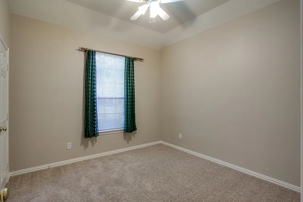 3 bed, 2120 sqft, $2,500 — Photo 4