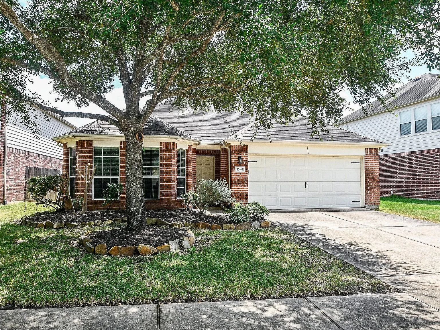 3 bed, 2.0 bath, 1961 sqft, $2,250 — Photo 1