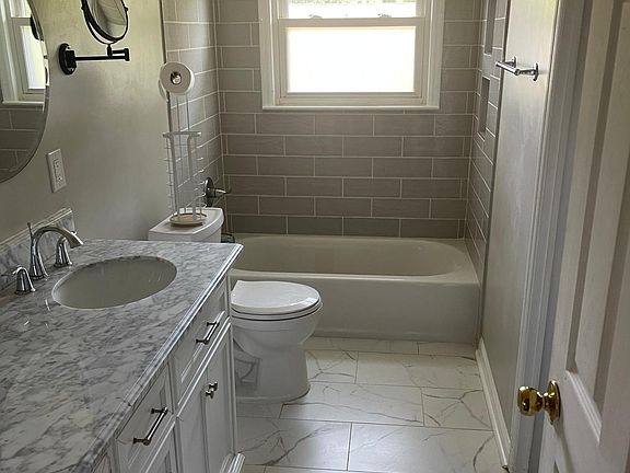 5th image of 104 Sweet Springs Ct