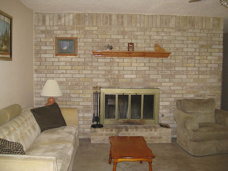 2nd image of 806 Chisholm Valley Dr