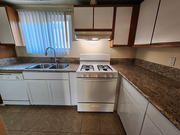 5th image of 370 Avocado St #3