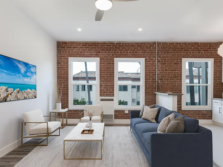 4 WEEKS FREE ON A 13 MONTH LEASE — Photo 8