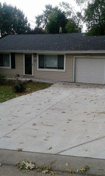 1st image of 10 Connolly Dr