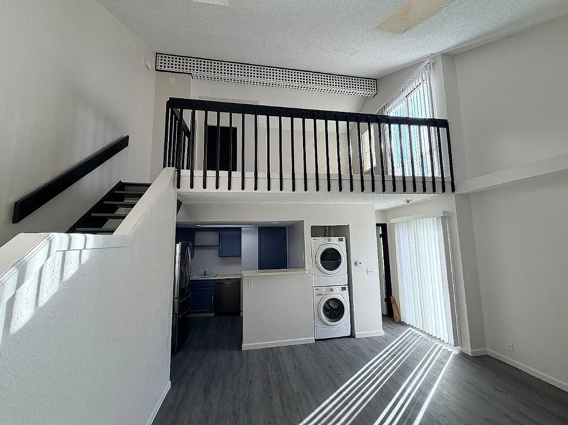 Building Photo - 17132 E Ford Dr #1
