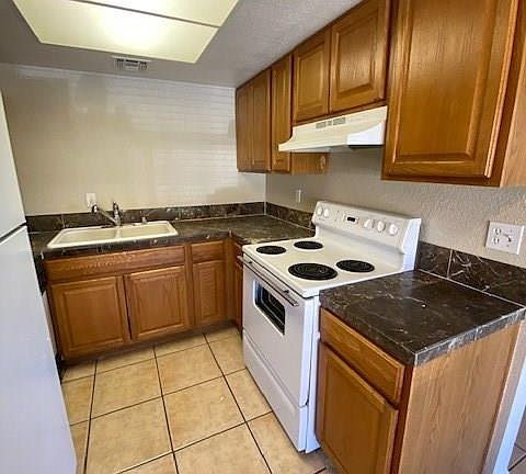 3rd image of 4964 Newport Cove Dr Unit D