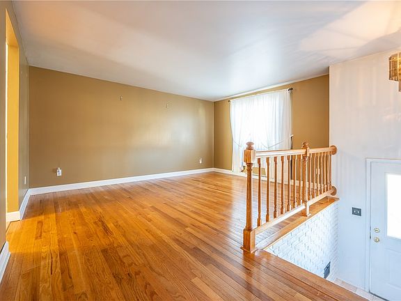 4th image of 216 Eleanor Dr