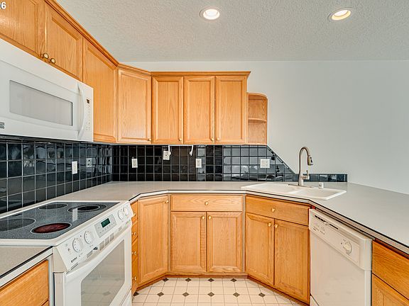 5th image of 13801 NW 10th Ct Unit B8