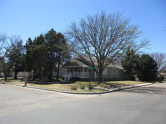 5th image of 704 Center Ave