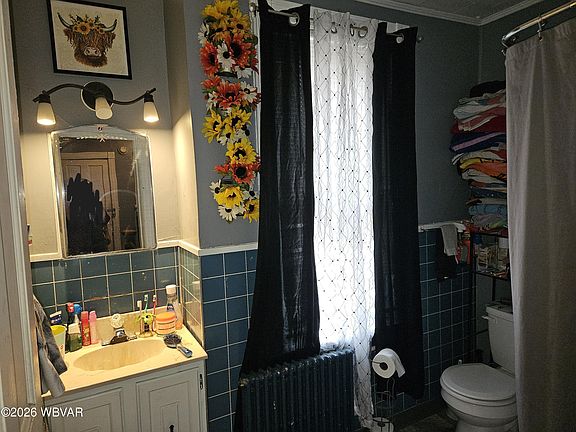 5th image of 646 Cherry St