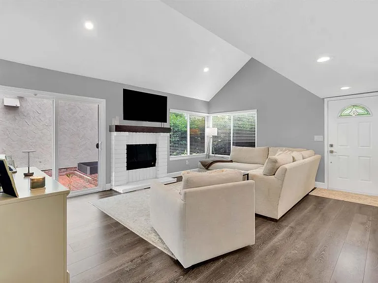 10618 Esmeraldas Dr — Photo 7