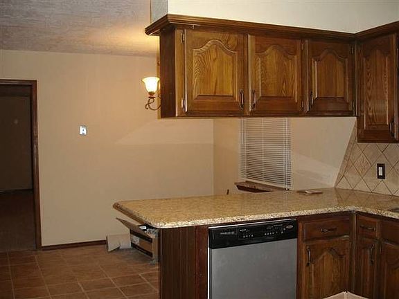 5th image of 2321 NE Village Dr