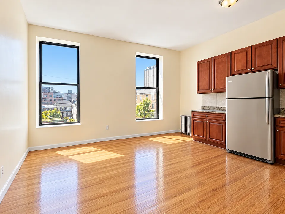 8-57 Astoria Blvd #1